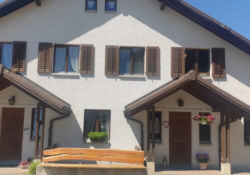 In der Schweiz hängt die Wasserhärte von der Wasserquelle ab. Für 8466 Trüllikon finden Sie die Wasserhärte hier.